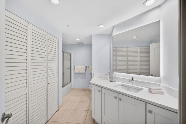 400 Uno Lago Drive 103, Juno Beach, FL 33408