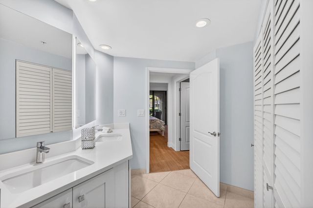 400 Uno Lago Drive 103, Juno Beach, FL 33408