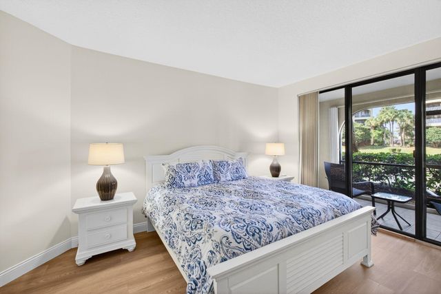 400 Uno Lago Drive 103, Juno Beach, FL 33408