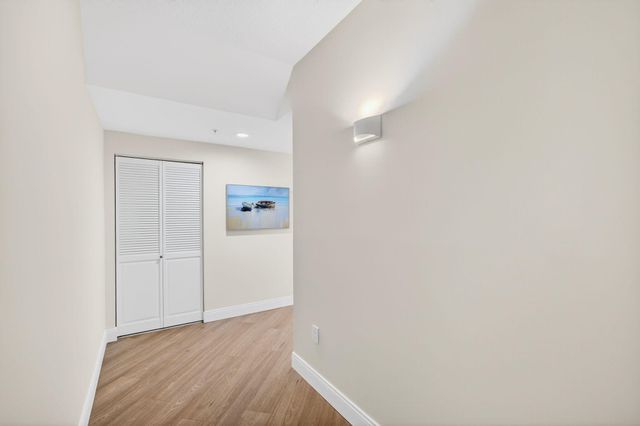 400 Uno Lago Drive 103, Juno Beach, FL 33408