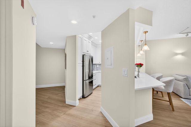 400 Uno Lago Drive 103, Juno Beach, FL 33408