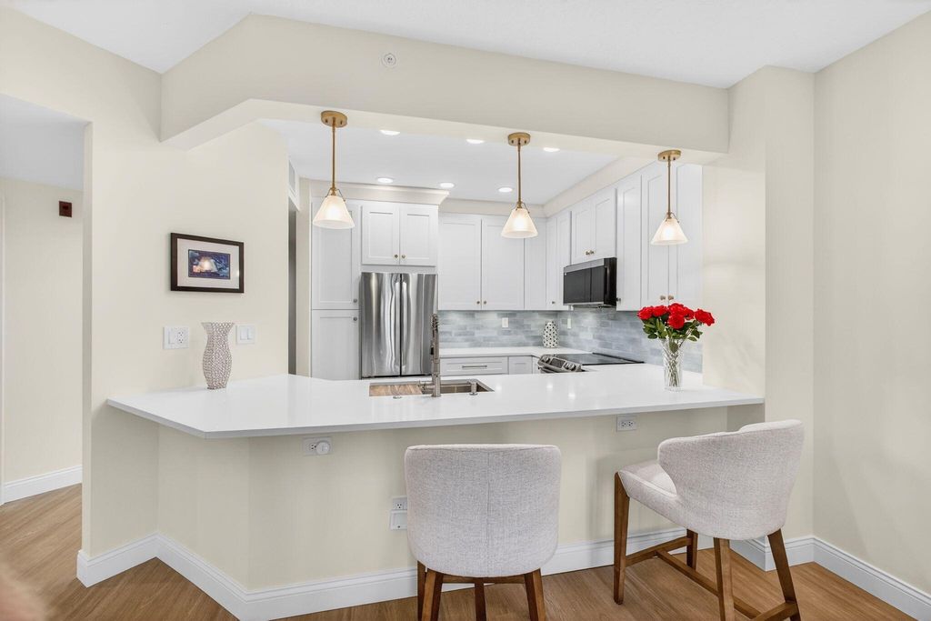 400 Uno Lago Drive 103, Juno Beach, FL 33408