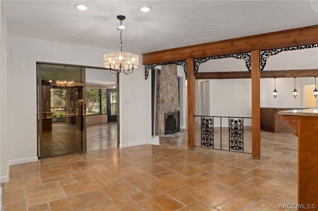 239 SE Paradise Point Road, Crystal River, FL 34429