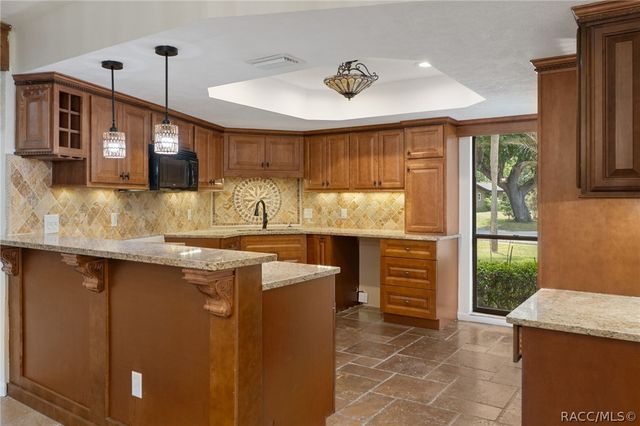 239 SE Paradise Point Road, Crystal River, FL 34429
