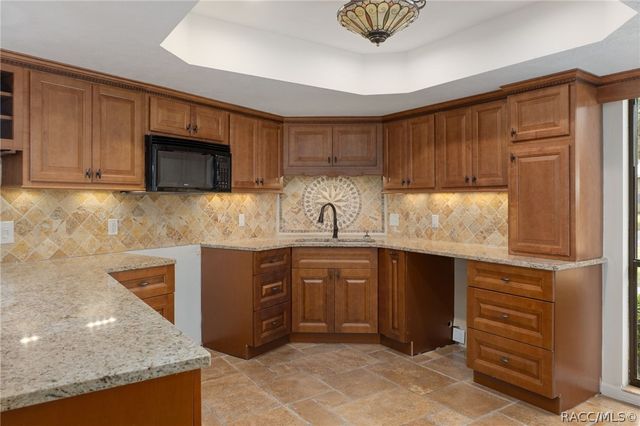 239 SE Paradise Point Road, Crystal River, FL 34429