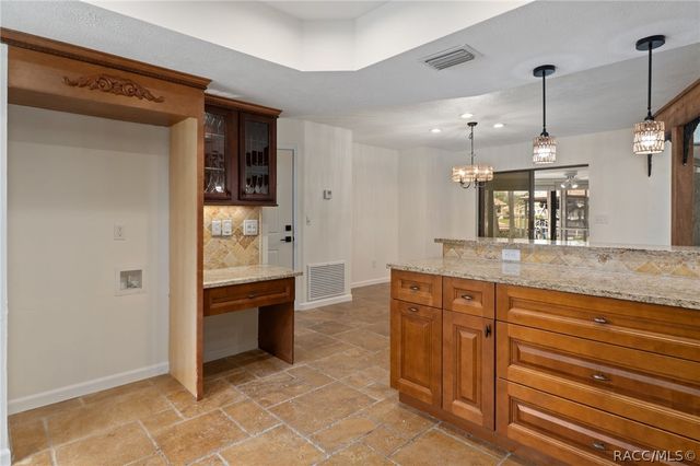 239 SE Paradise Point Road, Crystal River, FL 34429