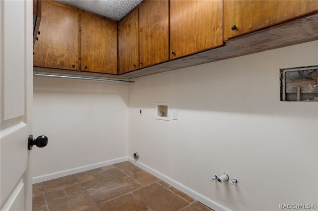 239 SE Paradise Point Road, Crystal River, FL 34429