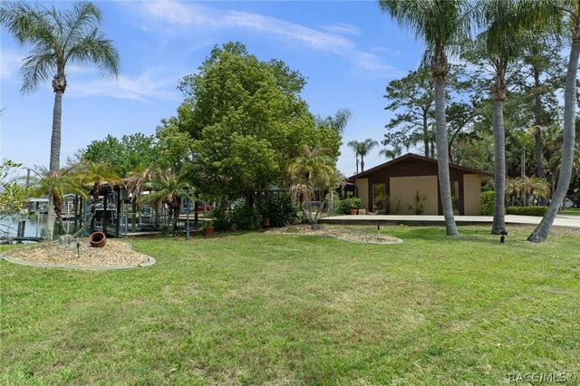 239 SE Paradise Point Road, Crystal River, FL 34429