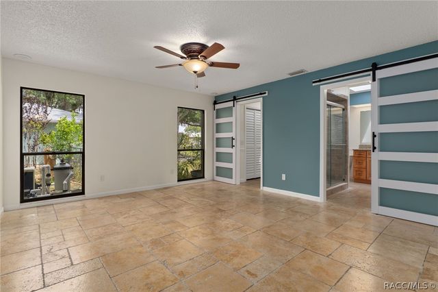 239 SE Paradise Point Road, Crystal River, FL 34429