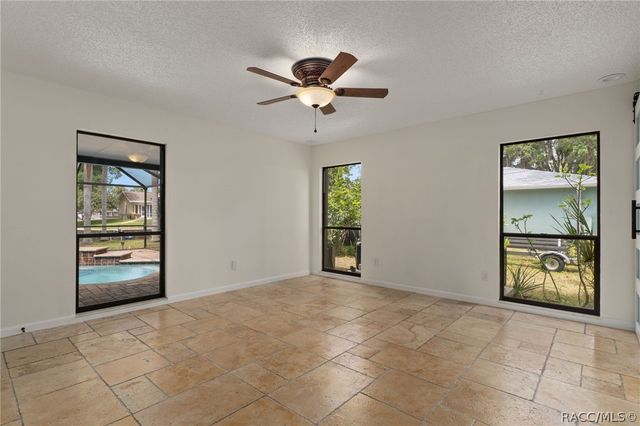 239 SE Paradise Point Road, Crystal River, FL 34429