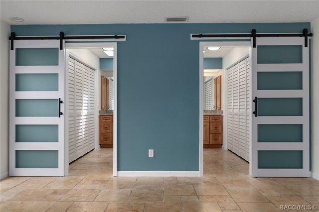 239 SE Paradise Point Road, Crystal River, FL 34429