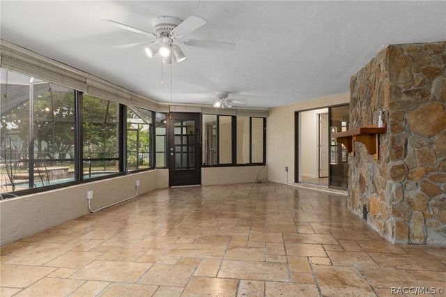 239 SE Paradise Point Road, Crystal River, FL 34429