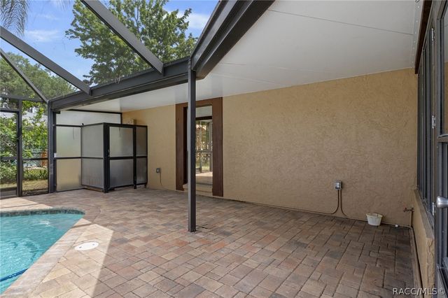 239 SE Paradise Point Road, Crystal River, FL 34429