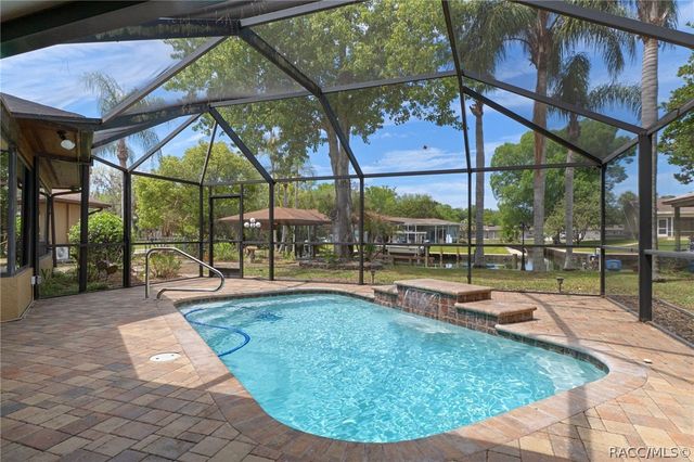 239 SE Paradise Point Road, Crystal River, FL 34429