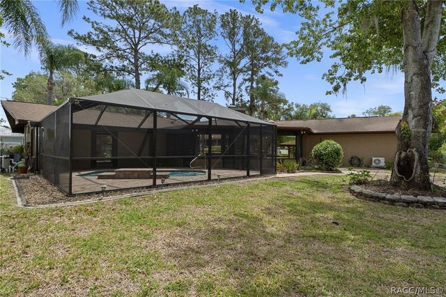 239 SE Paradise Point Road, Crystal River, FL 34429