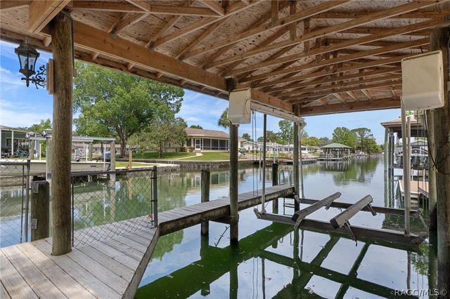 239 SE Paradise Point Road, Crystal River, FL 34429