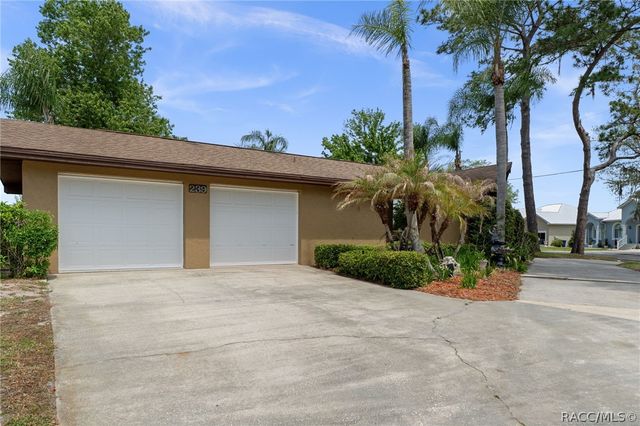 239 SE Paradise Point Road, Crystal River, FL 34429