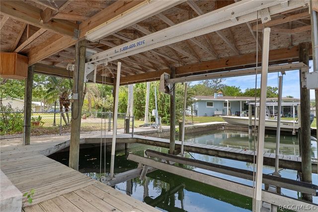 239 SE Paradise Point Road, Crystal River, FL 34429