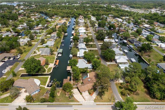 239 SE Paradise Point Road, Crystal River, FL 34429