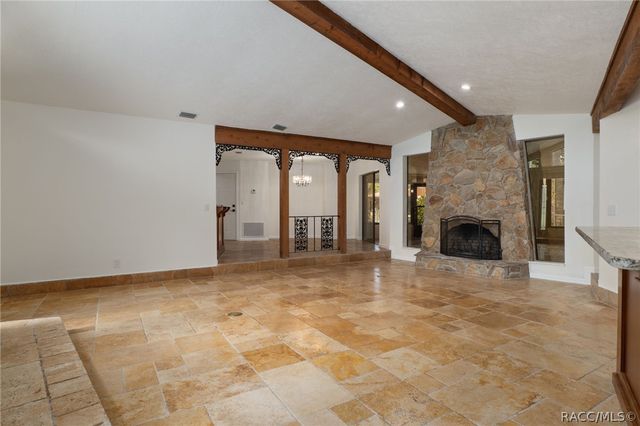 239 SE Paradise Point Road, Crystal River, FL 34429