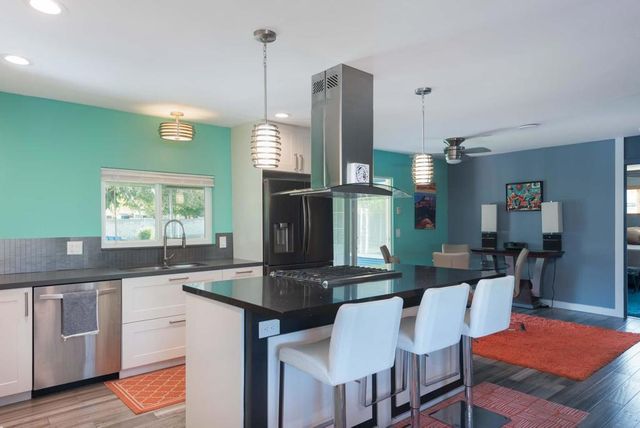 64 Calle De Estrellas, Palm Springs, CA 92264