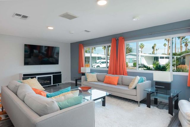 64 Calle De Estrellas, Palm Springs, CA 92264