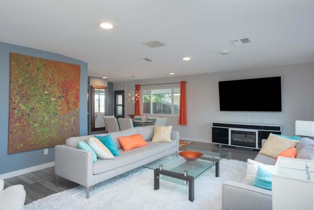 64 Calle De Estrellas, Palm Springs, CA 92264