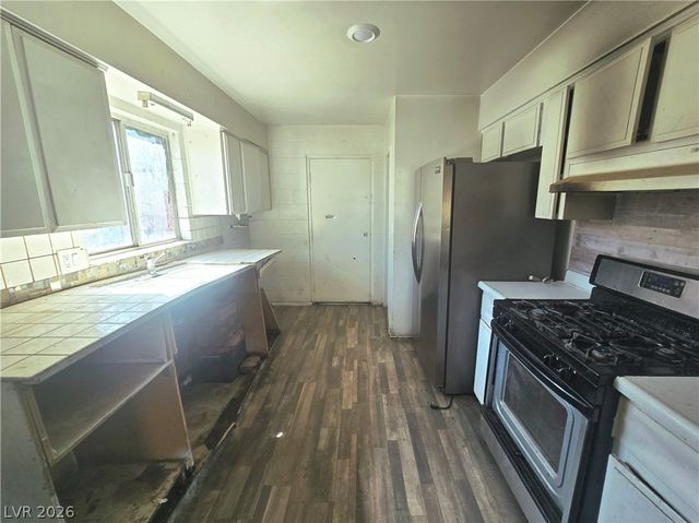 872 Count Wutzke Avenue, Las Vegas, NV 89119