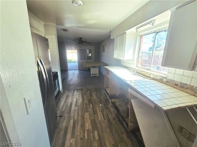 872 Count Wutzke Avenue, Las Vegas, NV 89119