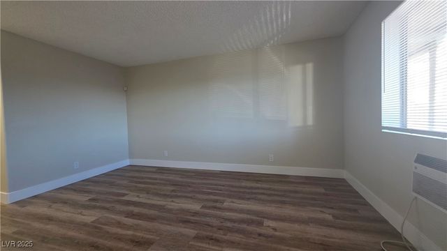 797 East Harmon Avenue 14, Las Vegas, NV 89119