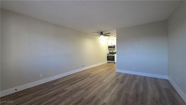 797 East Harmon Avenue 14, Las Vegas, NV 89119