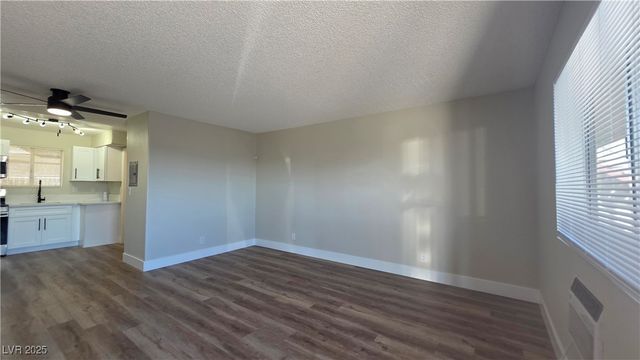 797 East Harmon Avenue 14, Las Vegas, NV 89119