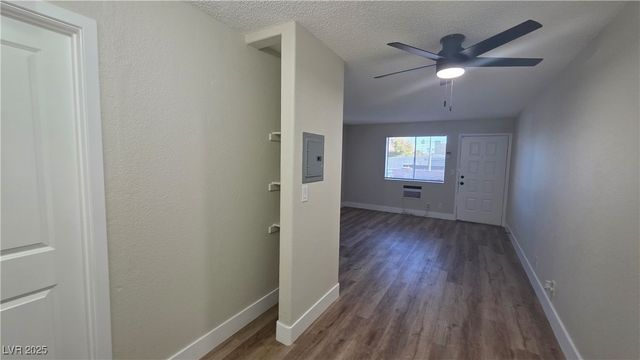 797 East Harmon Avenue 14, Las Vegas, NV 89119