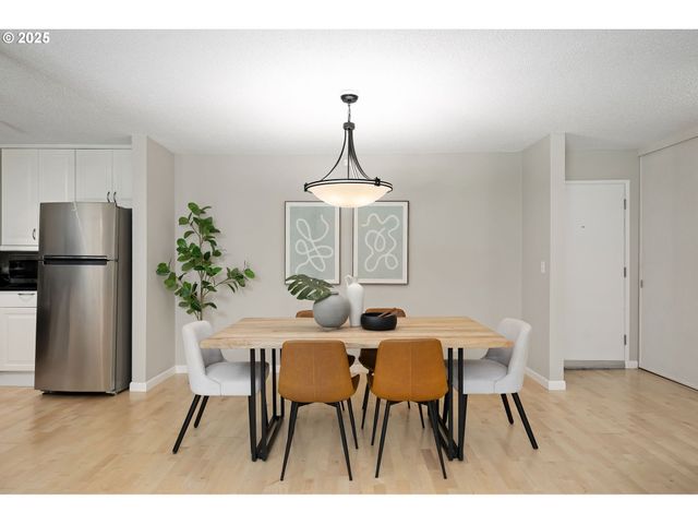 2393 Sw PARK Pl 106, Portland, OR 97205