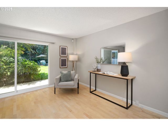 2393 Sw PARK Pl 106, Portland, OR 97205