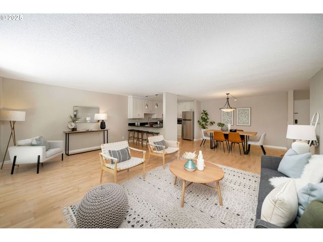 2393 Sw PARK Pl 106, Portland, OR 97205