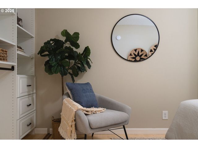 2393 Sw PARK Pl 106, Portland, OR 97205