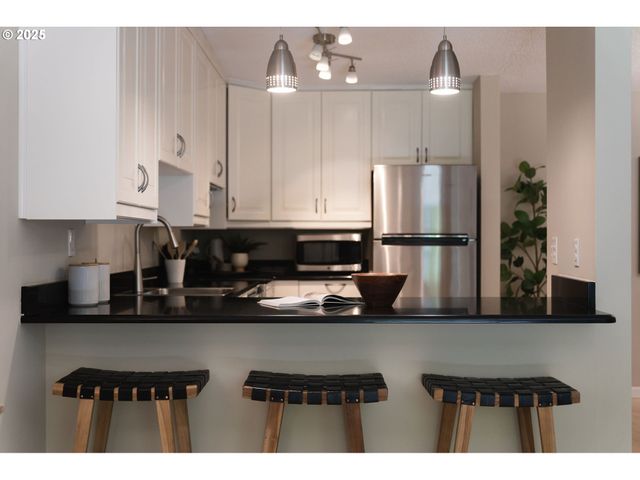 2393 Sw PARK Pl 106, Portland, OR 97205