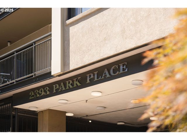 2393 Sw PARK Pl 106, Portland, OR 97205
