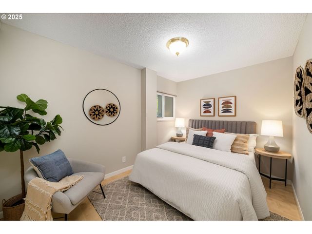 2393 Sw PARK Pl 106, Portland, OR 97205