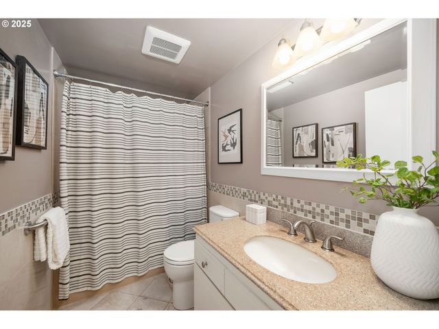 2393 Sw PARK Pl 106, Portland, OR 97205