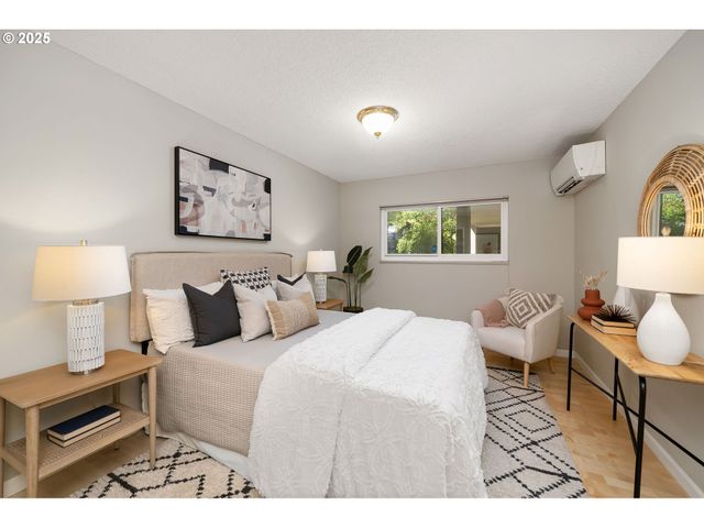 2393 Sw PARK Pl 106, Portland, OR 97205