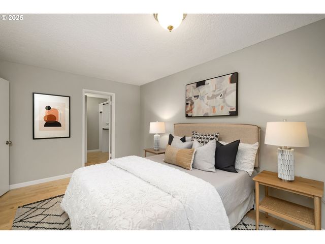 2393 Sw PARK Pl 106, Portland, OR 97205