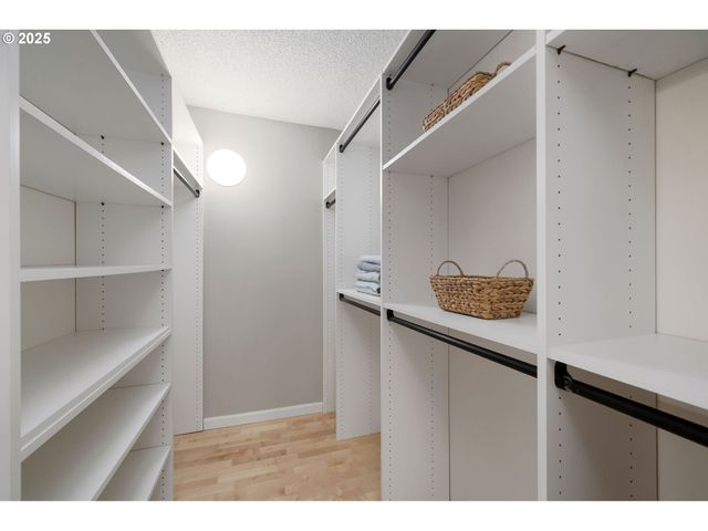 2393 Sw PARK Pl 106, Portland, OR 97205