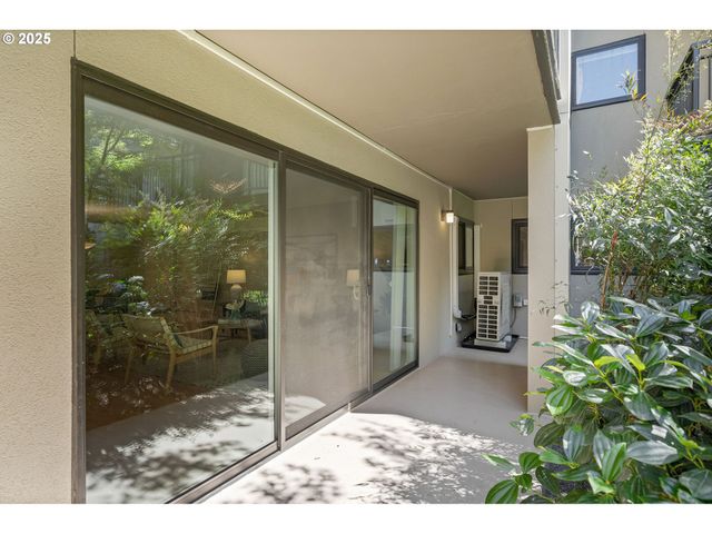 2393 Sw PARK Pl 106, Portland, OR 97205