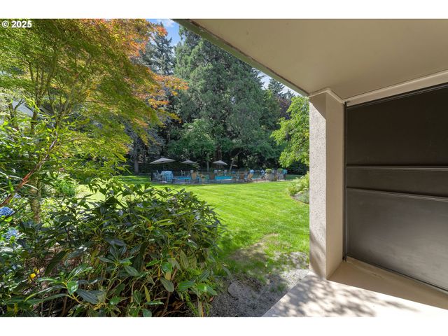 2393 Sw PARK Pl 106, Portland, OR 97205