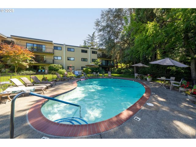 2393 Sw PARK Pl 106, Portland, OR 97205