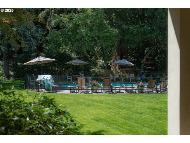 2393 Sw PARK Pl 106, Portland, OR 97205