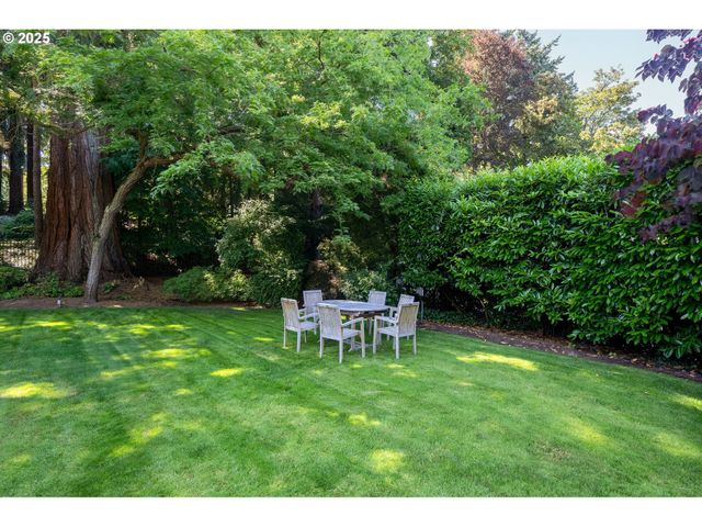 2393 Sw PARK Pl 106, Portland, OR 97205