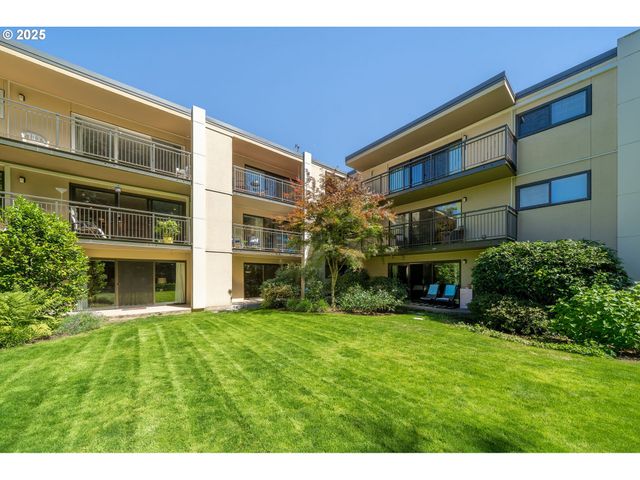 2393 Sw PARK Pl 106, Portland, OR 97205